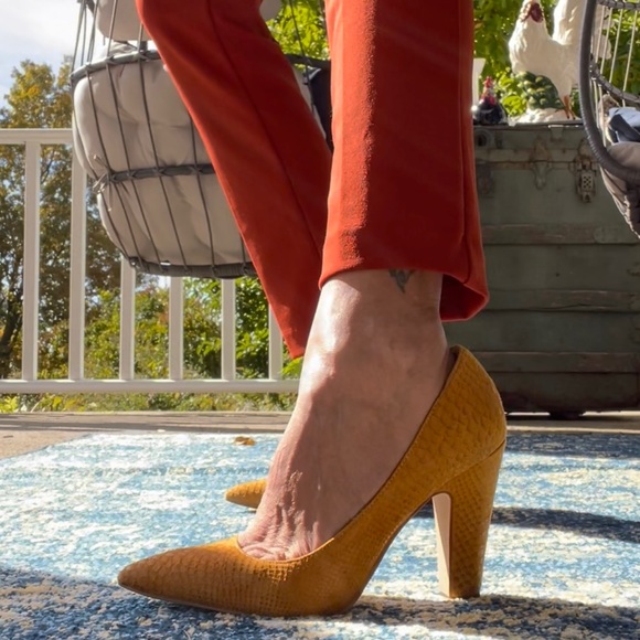 Yellow Suede Snake Skin Heels - Picture 14 of 17